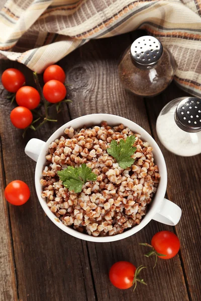 Prepared buckwheat in bowl — Stock Photo, Image