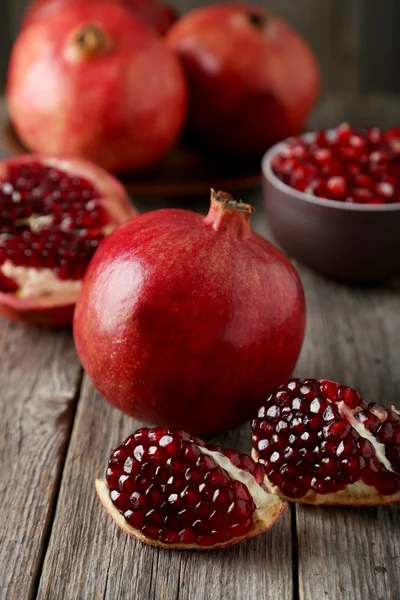 Deliziosi frutti di melograno — Foto Stock