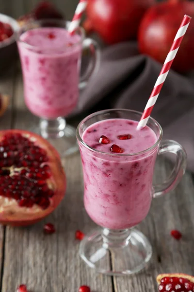 Batido de granada en vasos — Foto de Stock