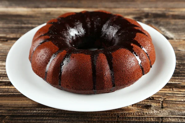 Torta de chocolate no prato branco — Fotografia de Stock