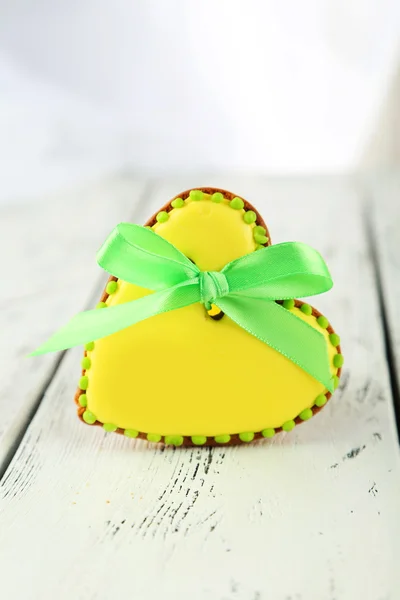 Galleta en forma de corazón con cinta —  Fotos de Stock