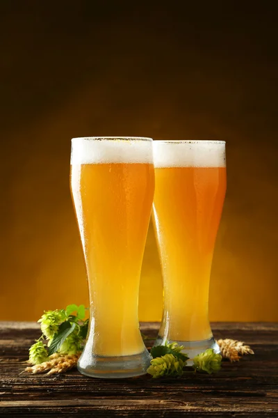 Glasses of beer with ears of wheat and hops — Stock Photo, Image