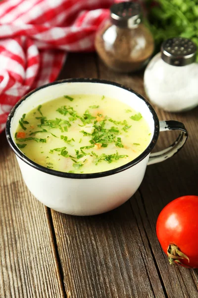 Ciotola di zuppa su sfondo marrone — Foto Stock