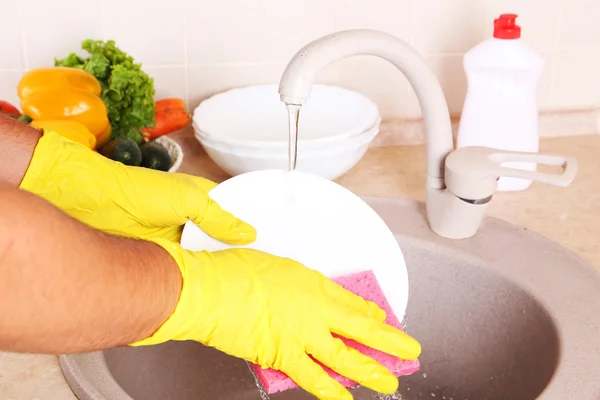 Male hands washing dish — Stock Photo, Image