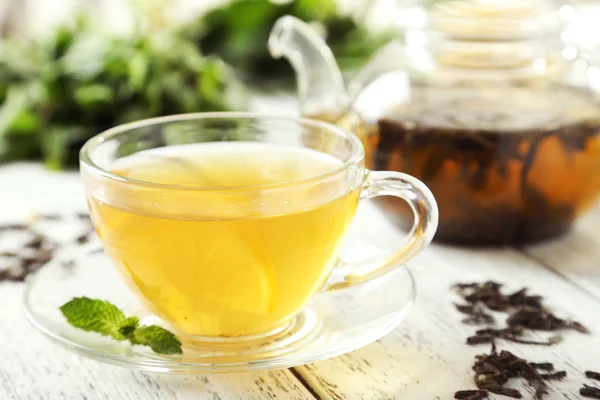 Grüner Tee in Tasse — Stockfoto