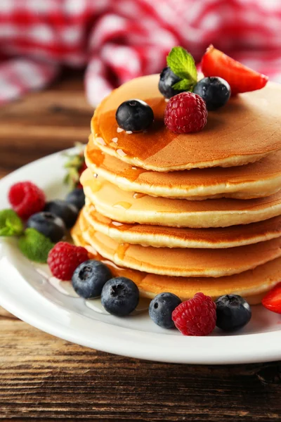 Pancakes with berries — Stock Photo, Image