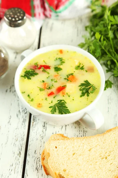 Schüssel mit Gemüsesuppe — Stockfoto