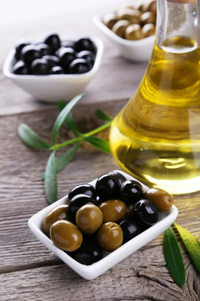 Aceitunas verdes y negras —  Fotos de Stock