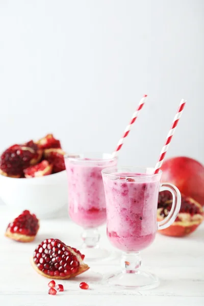 Batido de granada en vasos —  Fotos de Stock