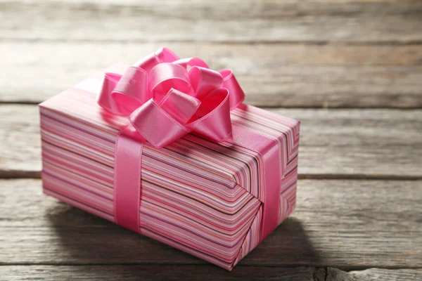 Pink gift box — Stock Photo, Image