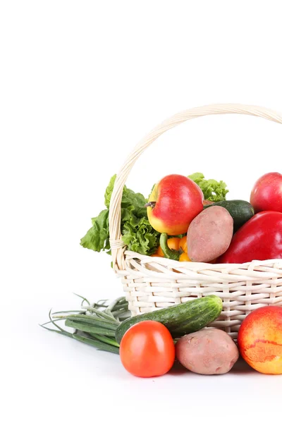 Свіжі овочі в кошику — стокове фото