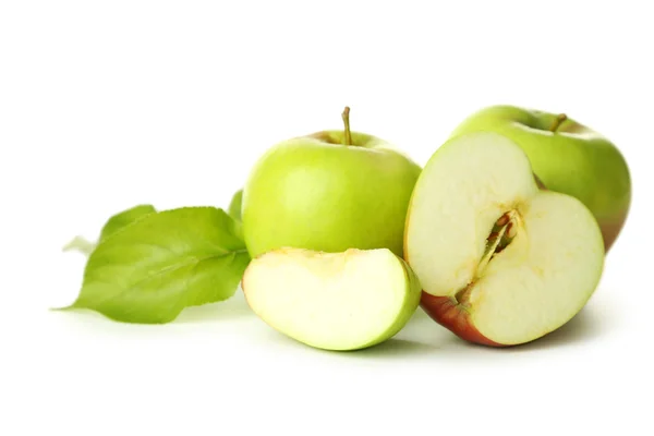 Manzanas verdes con hojas — Foto de Stock