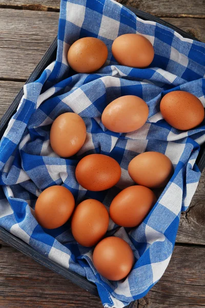 Huevos de pollo en bandeja —  Fotos de Stock