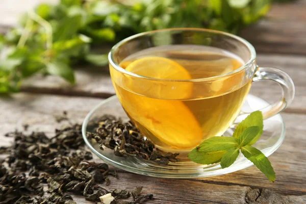 Taza con té verde —  Fotos de Stock