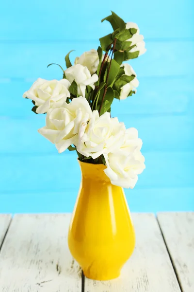 Rose flowers in vase — Stock Photo, Image