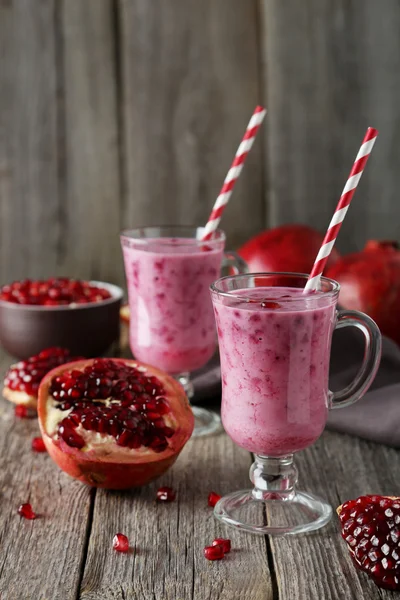 Batido de granada en vasos — Foto de Stock