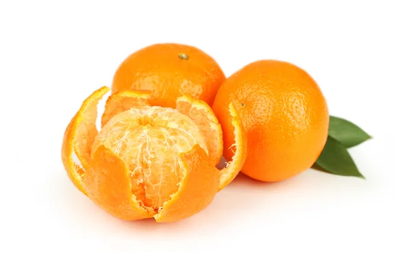 Ripe mandarins with leaves — Stock Photo, Image