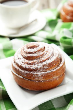 Taze pişmiş tarçın topuz