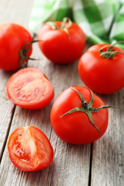 Taze kırmızı domatesler