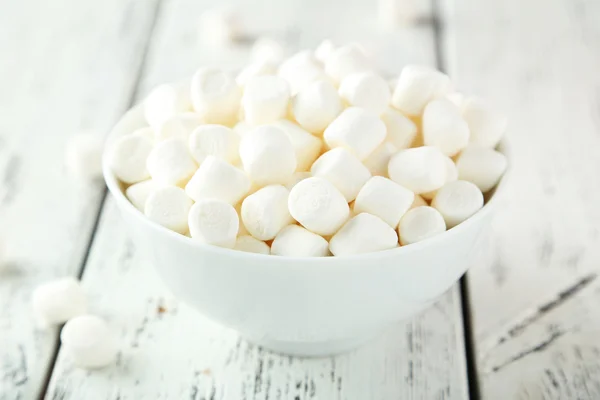 Chutné marshmallows v misce — Stock fotografie