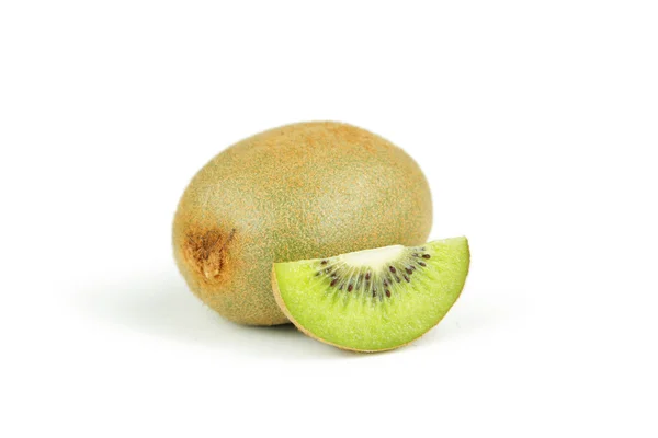 Frutos kiwi aislados en blanco — Foto de Stock