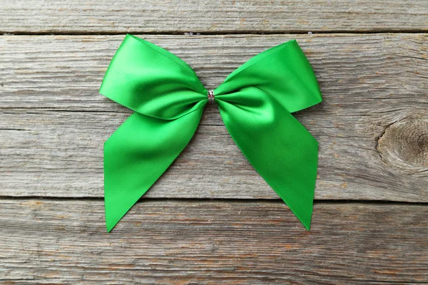 Green bow on grey background — Stock Photo, Image