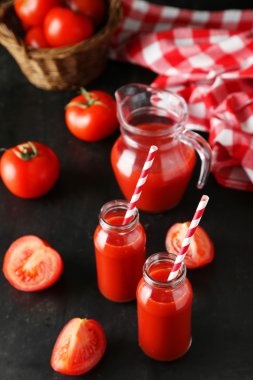 Domates suyu şişelerde