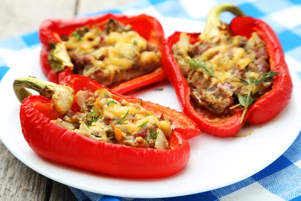 Pimientos rojos rellenos de mea —  Fotos de Stock