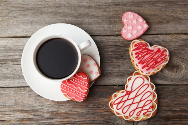 Serce ciasteczka z filiżanką kawy — Zdjęcie stockowe