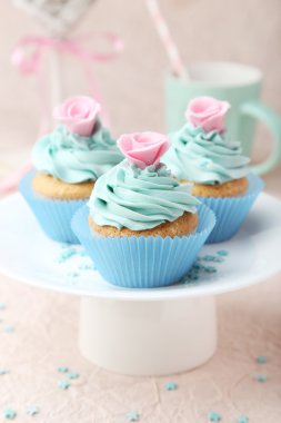 lezzetli doğum günü kek