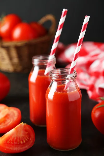 Tomates rojos frescos —  Fotos de Stock