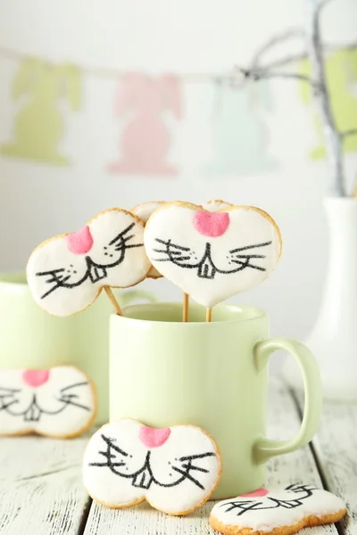 Galletas de Pascua en taza —  Fotos de Stock