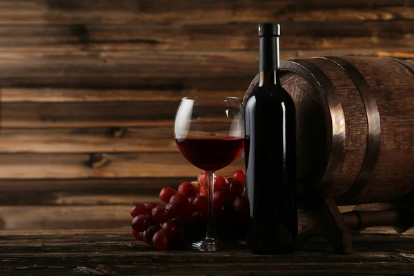 Glas rött vin Stockfoto