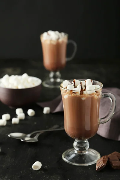 Ποτήρια ζεστή σοκολάτα με marshmallows — Φωτογραφία Αρχείου
