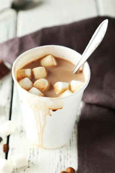 Xícara de chocolate quente com marshmallows — Fotografia de Stock