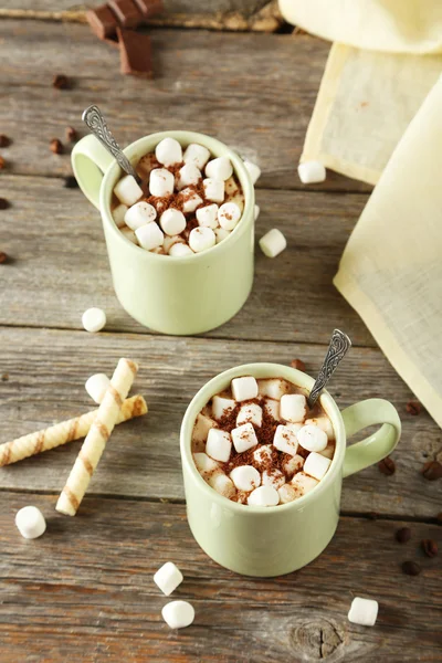 Xícara de chocolate quente com marshmallows — Fotografia de Stock