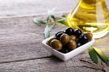 Yeşil ve siyah zeytin