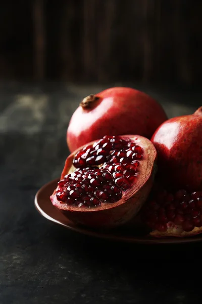 Вкусные гранатовые фрукты — стоковое фото