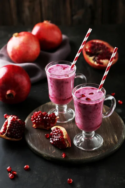 Batido de granada en vasos — Foto de Stock