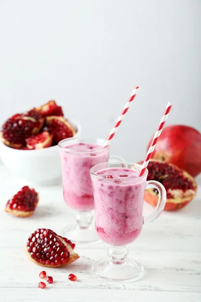 Batido de granada en vasos — Foto de Stock