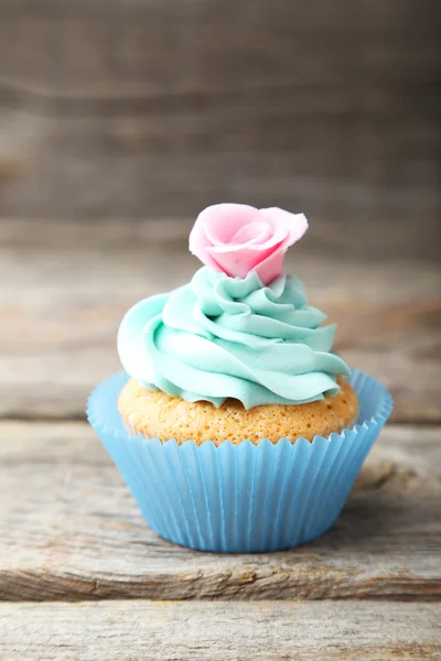 Tasty sweet cupcake — Stock Photo, Image