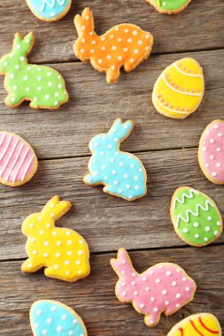 renkli Paskalya kurabiyeleri