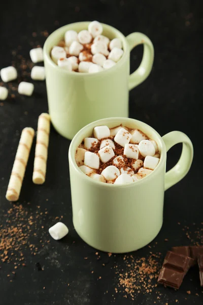 Copa de chocolate caliente con malvaviscos —  Fotos de Stock