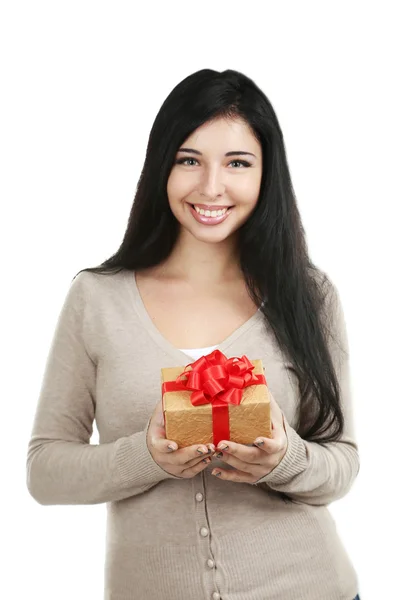 Красива жінка з подарунковою коробкою — стокове фото