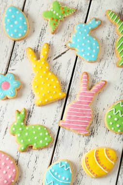 renkli Paskalya kurabiyeleri