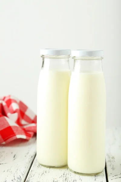 Dos botellas de leche — Foto de Stock