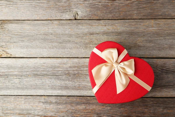 Hermosa caja de regalo corazón —  Fotos de Stock