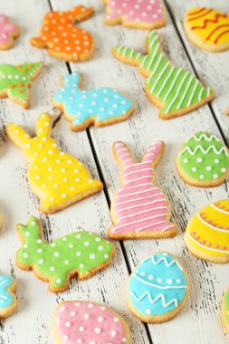 renkli Paskalya kurabiyeleri