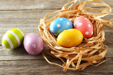 Yuvadaki paskalya yumurtaları