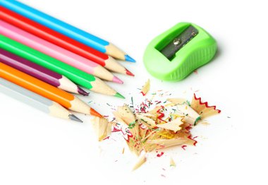 Renkli kalemler kalemtıraş ile